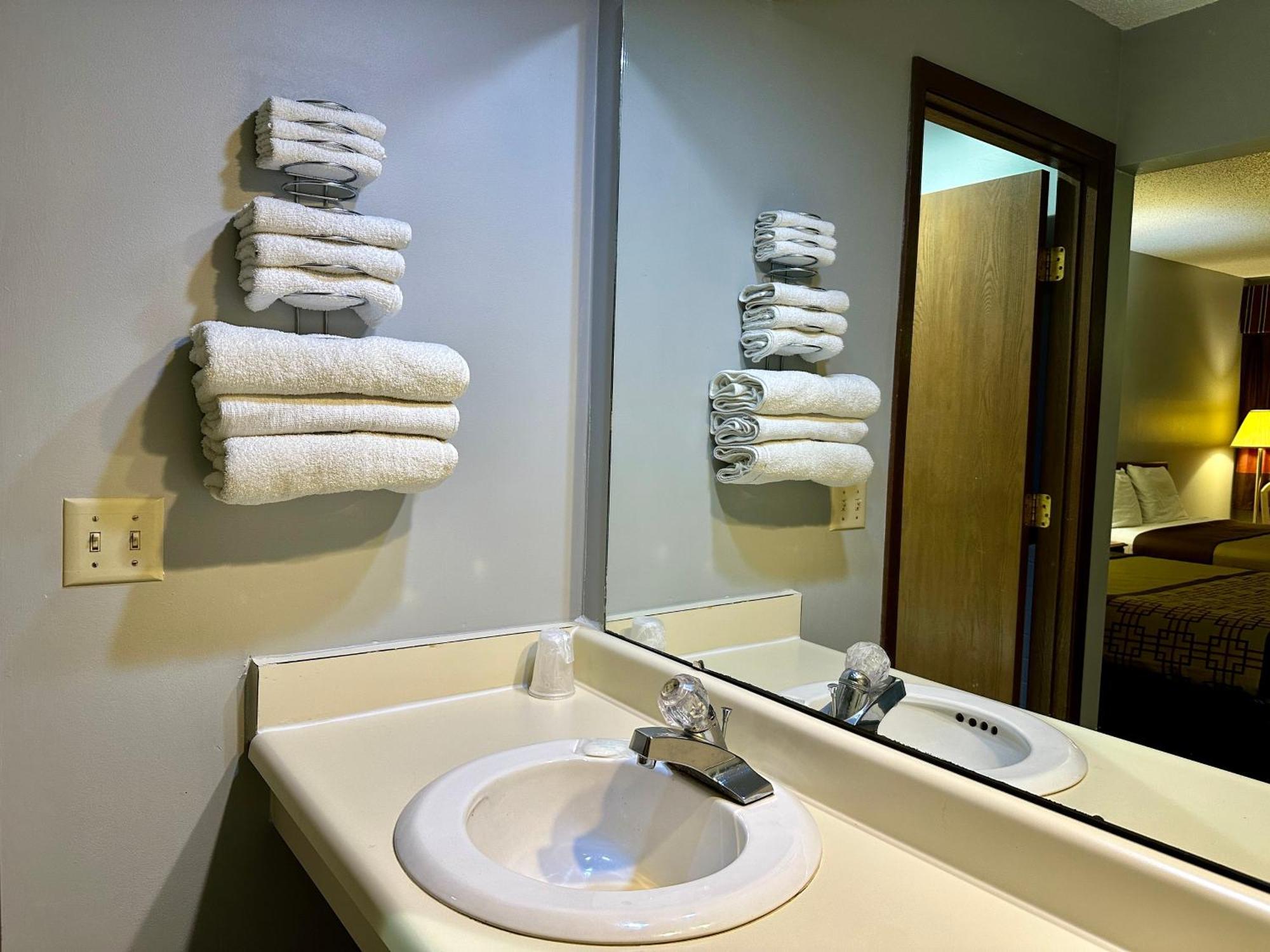 Thunderbird Motor Inn Барабуу Екстериор снимка