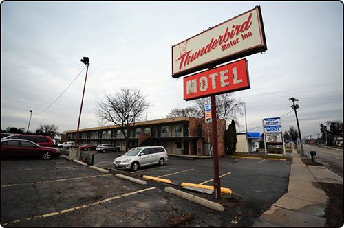 Thunderbird Motor Inn Барабуу Екстериор снимка