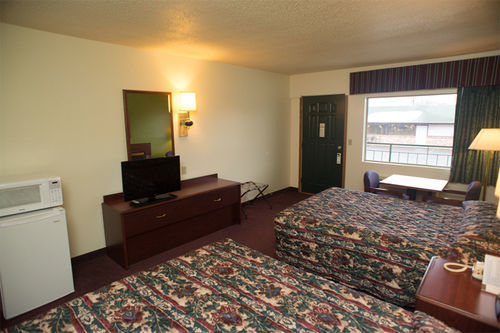 Thunderbird Motor Inn Барабуу Екстериор снимка