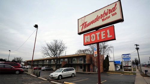 Thunderbird Motor Inn Барабуу Екстериор снимка
