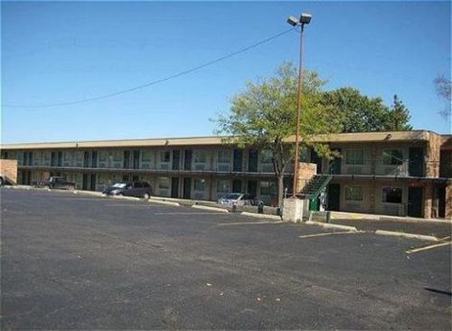 Thunderbird Motor Inn Барабуу Екстериор снимка